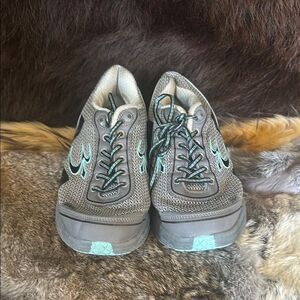 Women's Gray and Teal Athletic Shoes G-defy 8.5 (6000A)